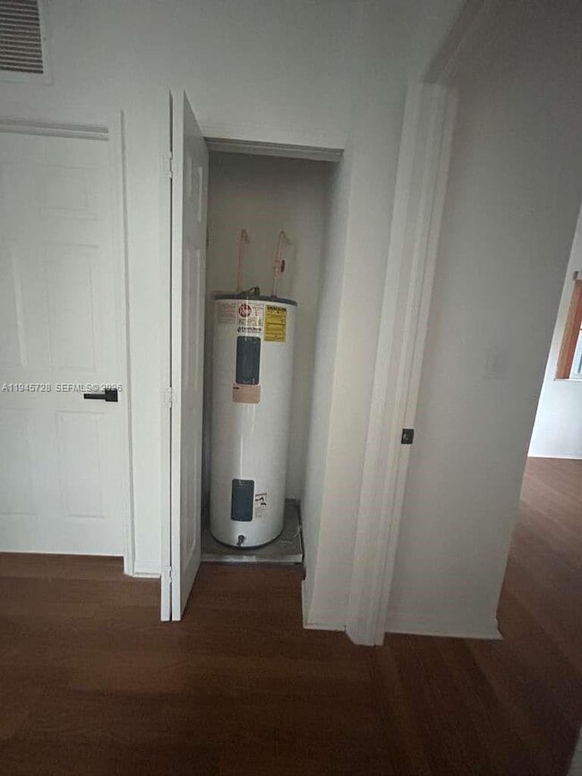 Building Photo - 760 SW 6th Ct