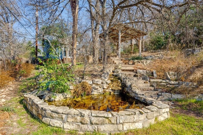 Building Photo - 2404 Barton Skyway