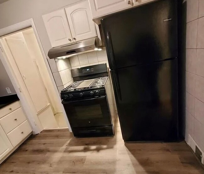 Building Photo - Welcome Home!!!  Oak Park 3 bedroom brick ranch