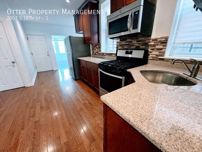 Building Photo - 2007 S 18th St