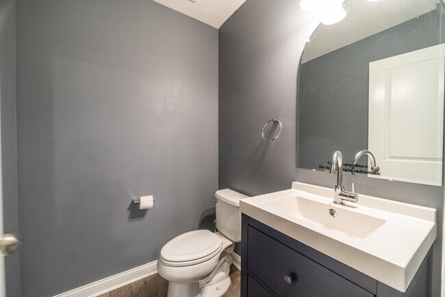 Building Photo - 4032 Stonehill Wy