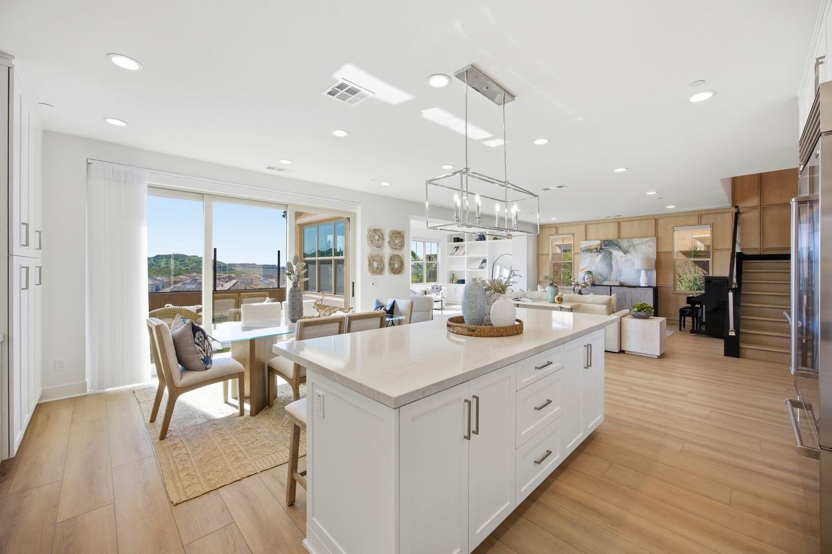 Building Photo - 212 Collino
