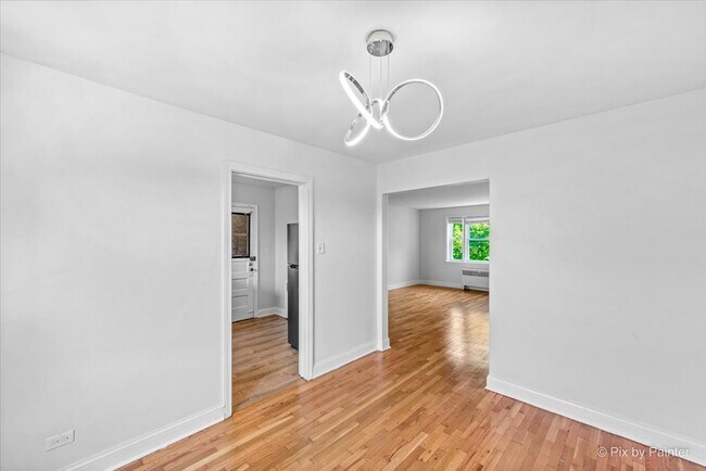 Building Photo - 2721 W Berwyn Ave