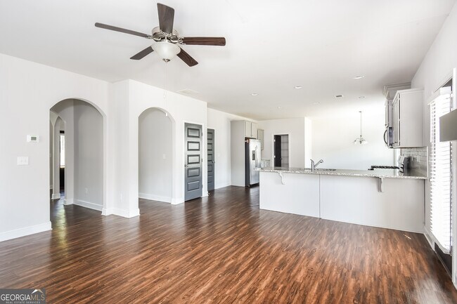 Building Photo - 692 Overlook Gln Dr