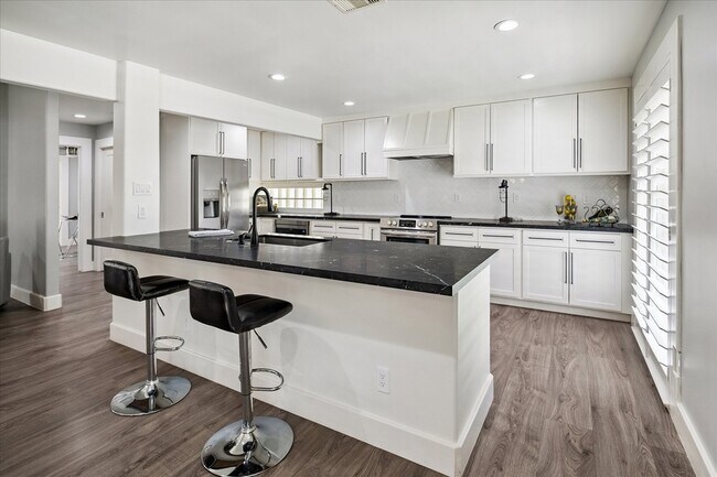 Building Photo - 4715 Braesvalley Dr
