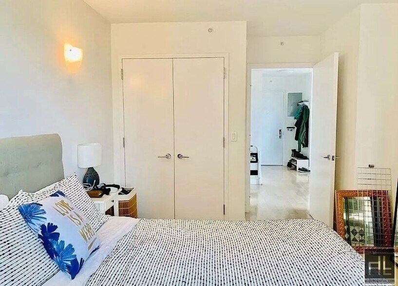 Building Photo - 21 STREET