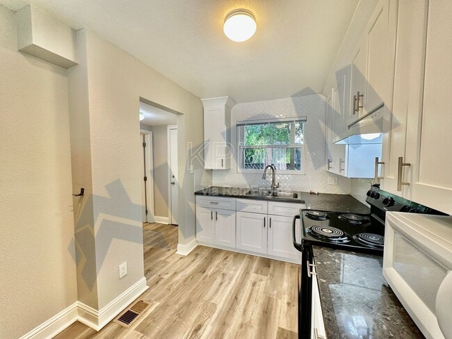 Building Photo - 3414 Pacific Ave