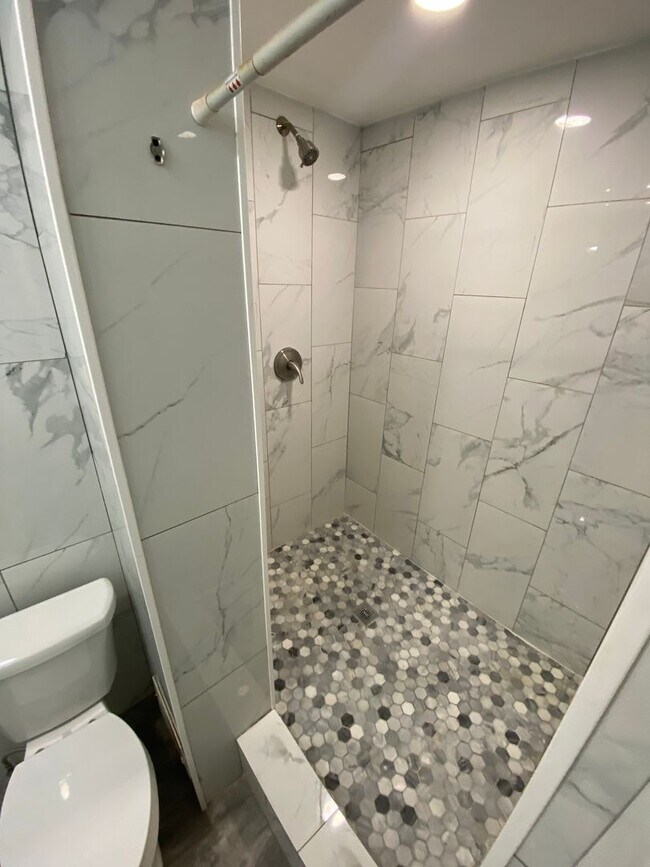 Building Photo - 1725 Monument St