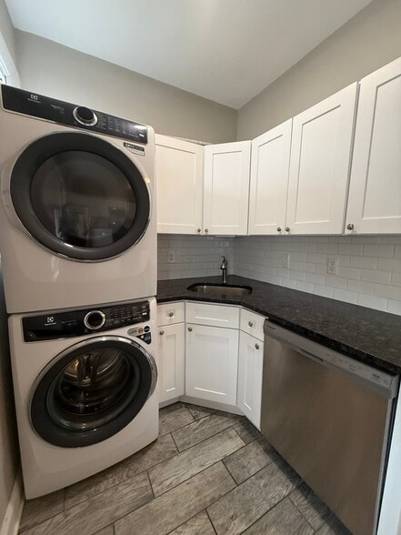 Primary Photo - 433 Abington Ave