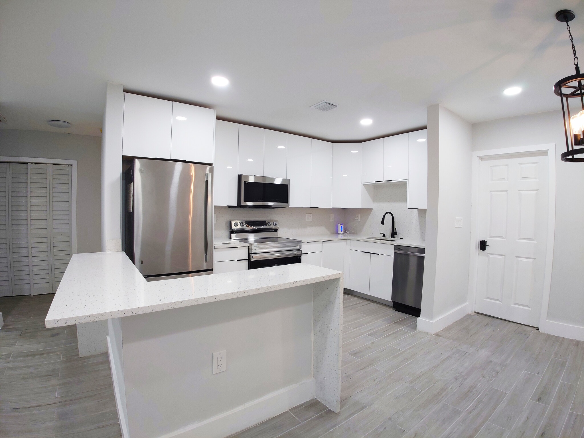 Kitchen - 141 NE 183rd Ter