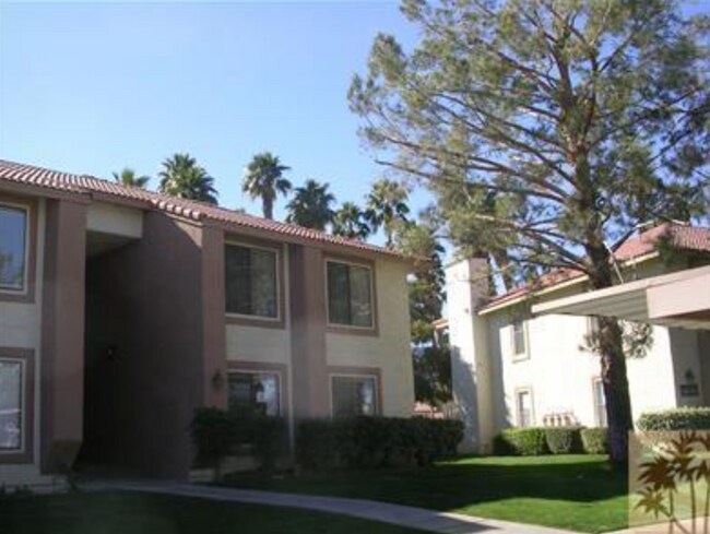 Building Photo - Beautiful Condo by the Lake