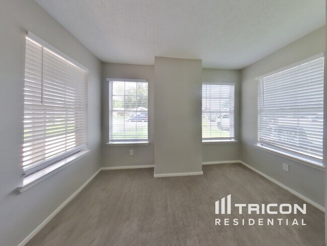 Building Photo - 4700 Greenwood Dr