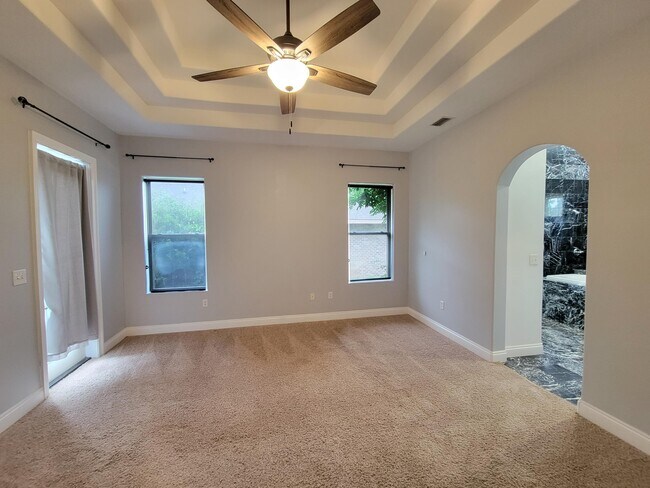 Building Photo - 516 Lakeview St