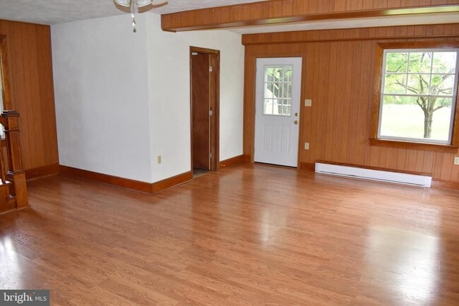 Building Photo - 9526 Circle Dr