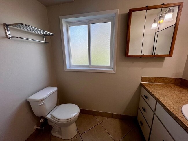 Building Photo - Beautiful North Hill Home Near Vincent Park!
