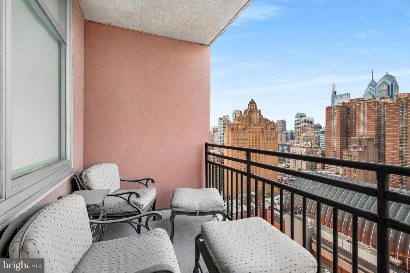 Building Photo - 440 S Broad St