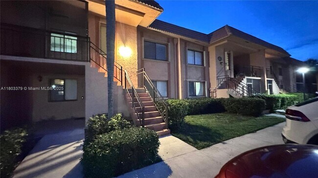 Building Photo - 227 Lakeview Dr