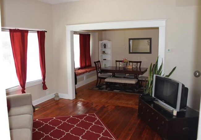 Living Room - 2712 S Moreland Ave