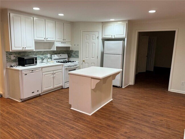 Building Photo - 305 Pilgrimage Point