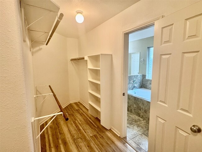 Building Photo - 1205 Quarterhorse Dr