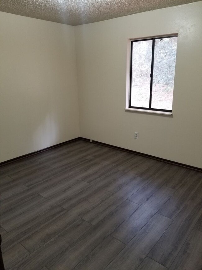 Building Photo - 1108 Kelly Dr