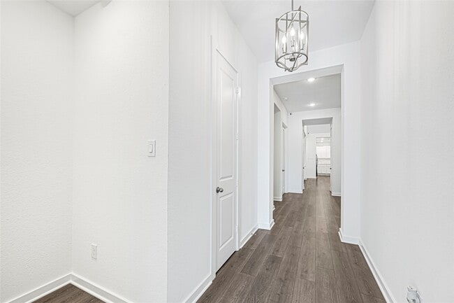 Building Photo - 12331 Palmetto Dr