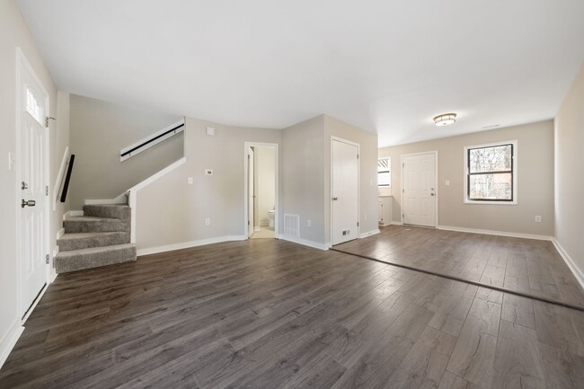 Building Photo - Complete Remodeled 2 Bedroom Townhouse w/ ...