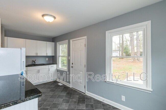 Building Photo - 1729 Dallas St