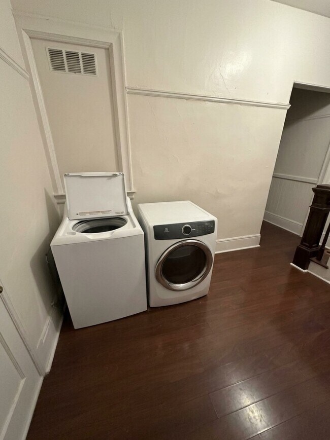 Building Photo - 2059 Berkeley Way