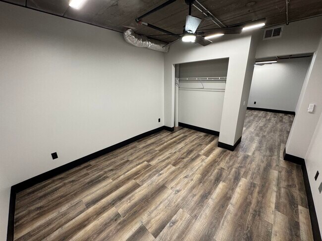 Building Photo - 217 S Badger Ave