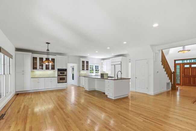 Building Photo - Gorgeous 5-Bedroom Los Gatos Home
