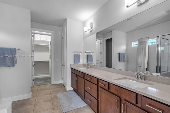 Building Photo - 3813 Greenway Dr