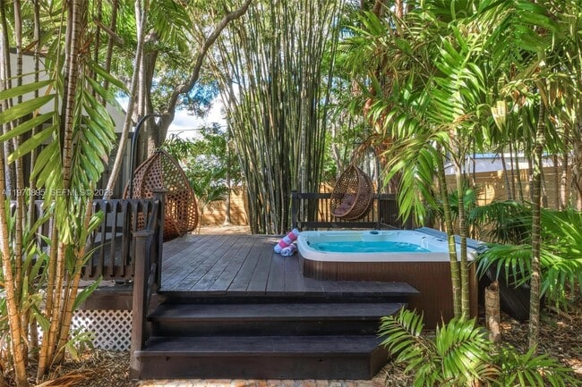 Building Photo - 751 NE 80th St