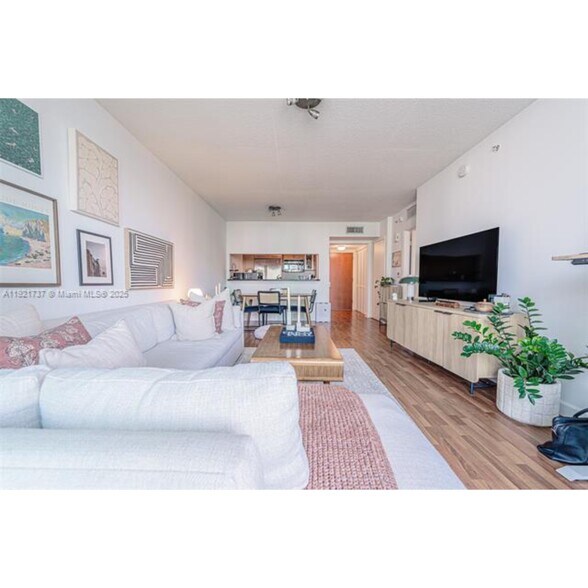 Building Photo - 31 SE 5th St