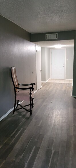 Building Photo - 5055 Ridglea Ln