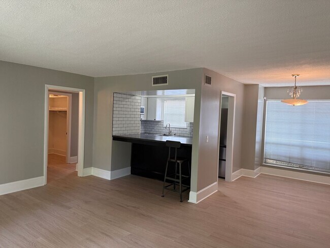 Building Photo - Forest Acres