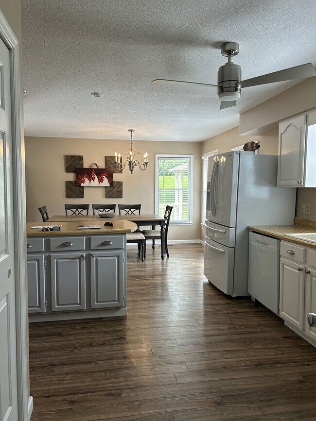 Building Photo - 203 Snead Dr