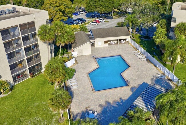 Building Photo - 2900 NW 42nd Ave