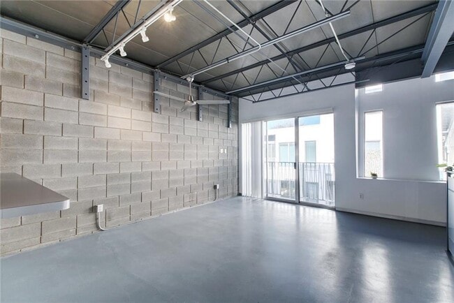 Building Photo - 4801 S Congress Ave