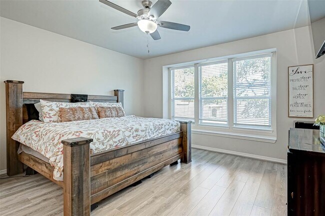 Building Photo - 618 Silver Creek Cir