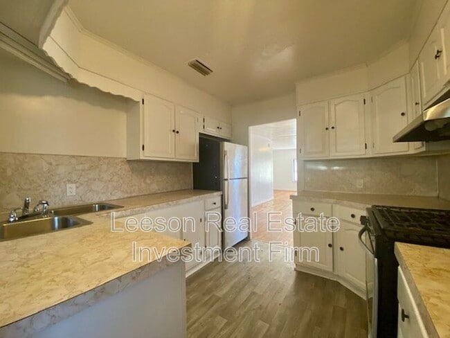 Building Photo - 3132 Looney St