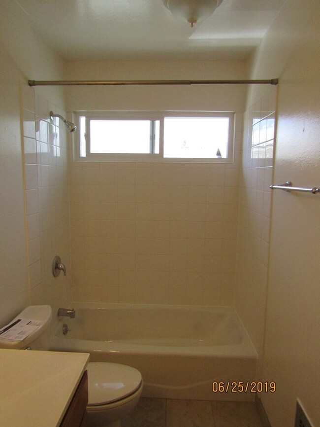 Building Photo - 1Bed/1Ba Apartment! in Coddingtown area