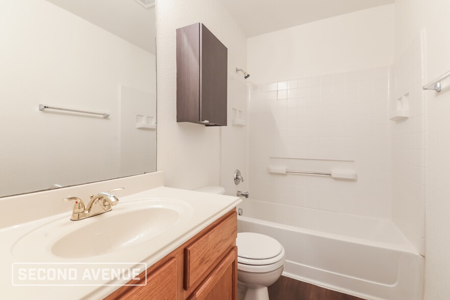 Building Photo - 925 Warbler Ln