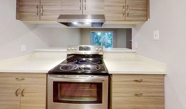 Building Photo - Charming Bothell Condo in a Fantastic Location! (Lower rent for 8 of 12 months