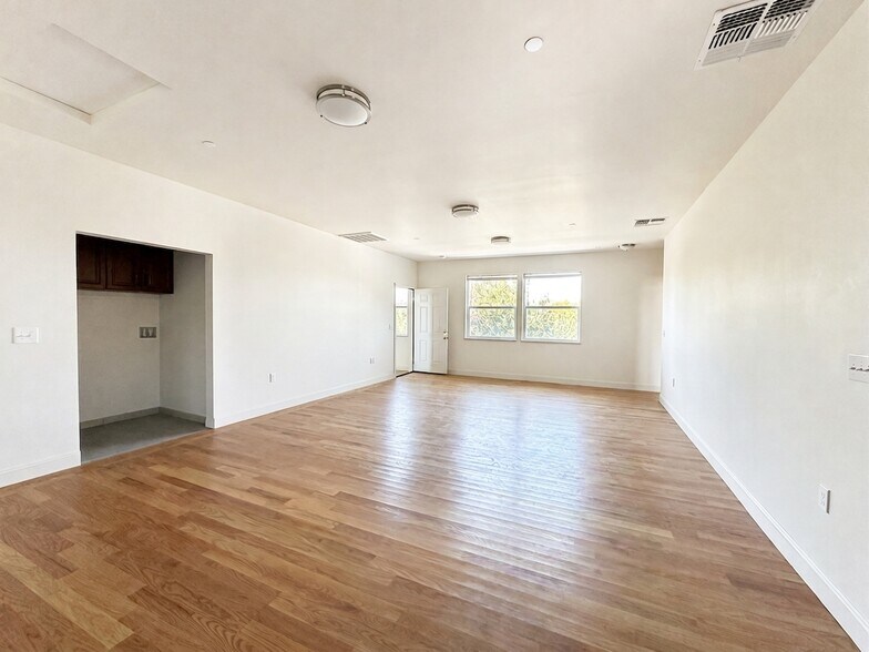 Building Photo - 1506 Lincoln Ave