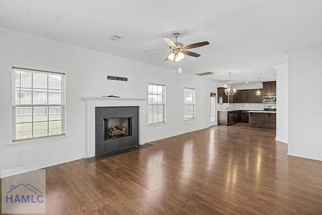 Building Photo - 390 Fairview Cir