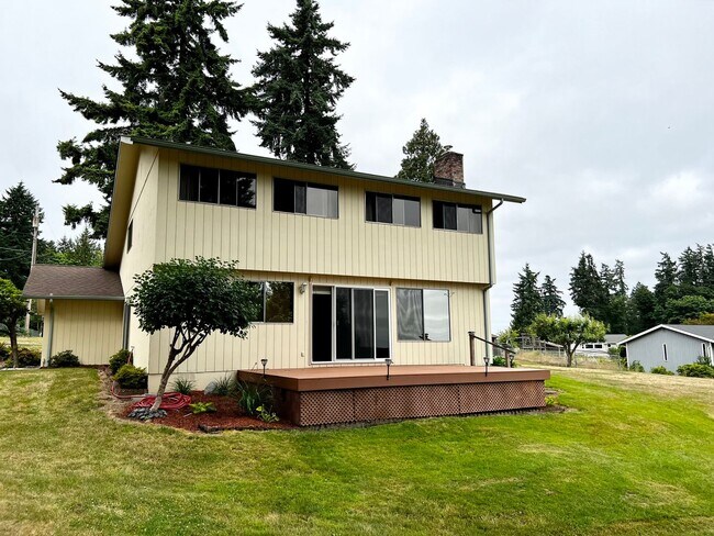 Building Photo - Beautiful home with a view in Bremerton.