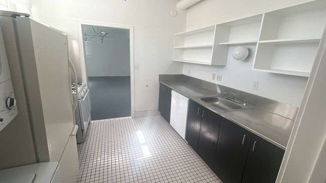 Building Photo - 2124 Oxford Ave SE