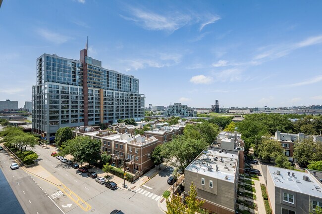 Building Photo - 5 E 14th Pl