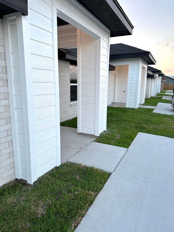 Building Photo - 324 Uva Ln